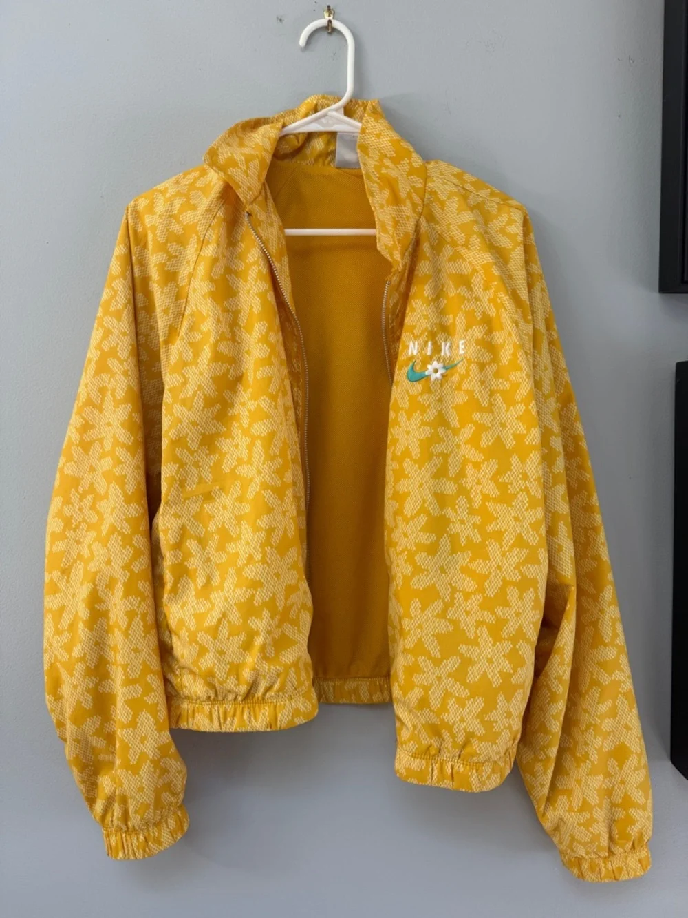 Nike Size Large Printed Yellow Daisy Floral Jacket - Picture 1 of 5